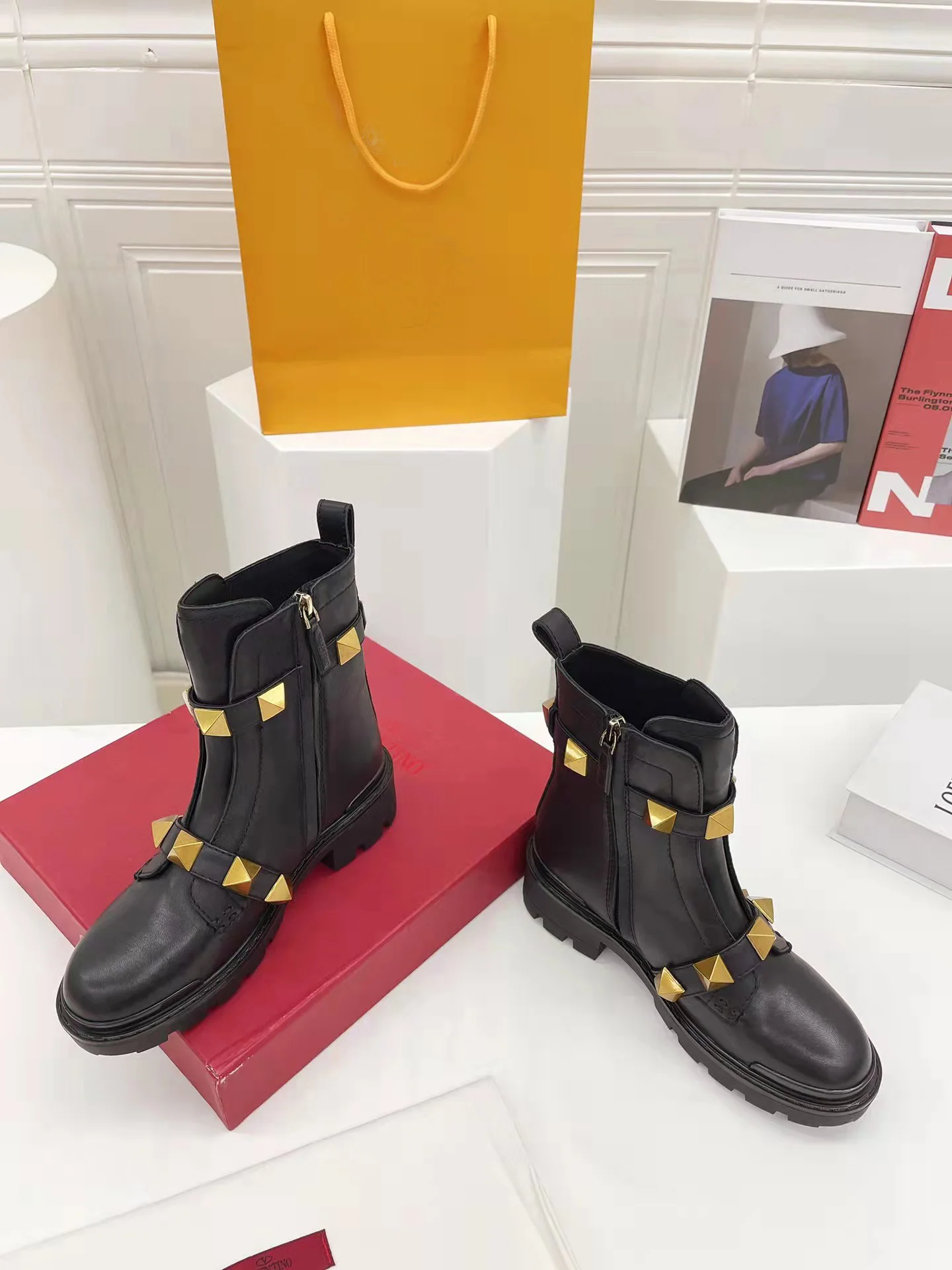 

Roman Studs Shoes Calfskin Combat Boots 40mm Real Photos