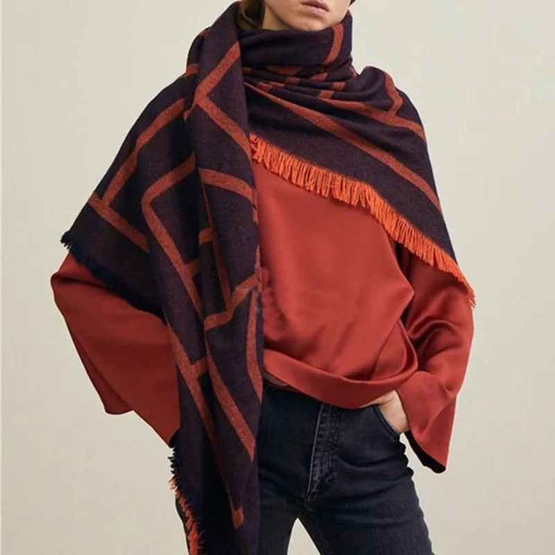 Женский жаккардовый квадратный шарф с геометрическими полосками новый