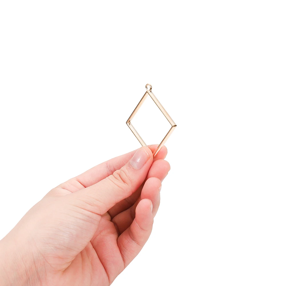 Рисунок 4 - полигональные серьги-гвоздики