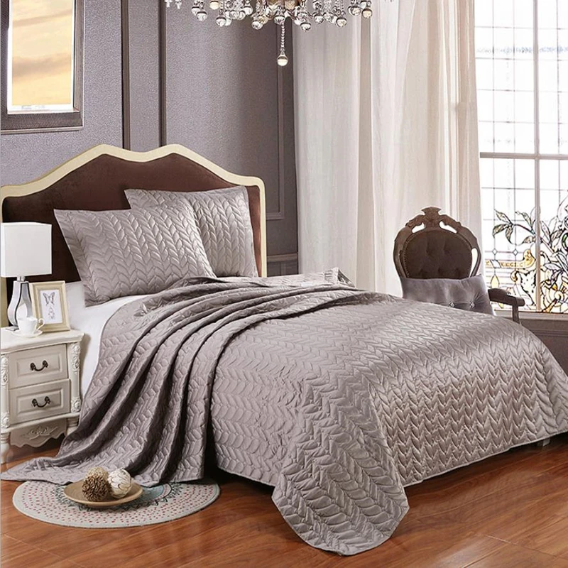 1 шт. покрывало на кровать + 2 наволочки серебристо серое атласное Комплект