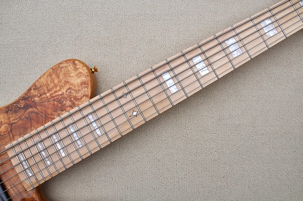 6-струнная электрическая бас-гитара из натурального дерева с золотой фурнитурой