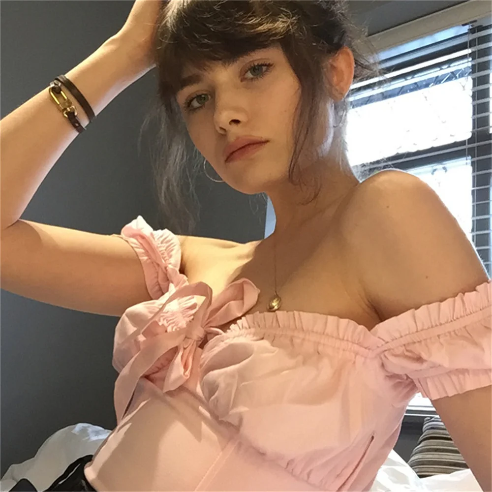 Новинка летняя футболка с тремя рателями рюшами на шее короткий рукав открытая