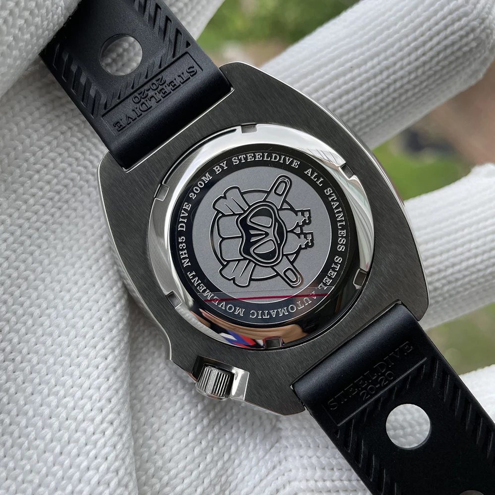 Фото Steeldive SD1970 Белый фон с датой 200 м Водонепроницаемое AR-покрытие Сапфировое стекло NH35 Черный циферблат Черепаха Автоматические мужские часы для дайвинга №3