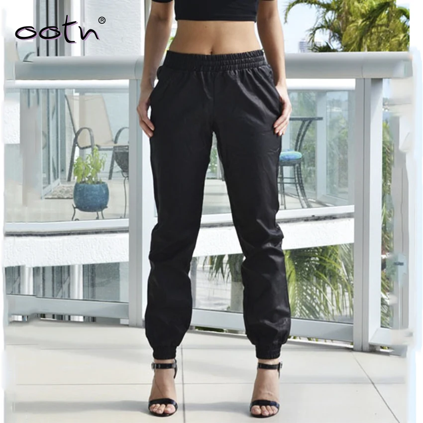 Уличная одежда черные брюки с эластичным поясом кожзам карманами для офиса