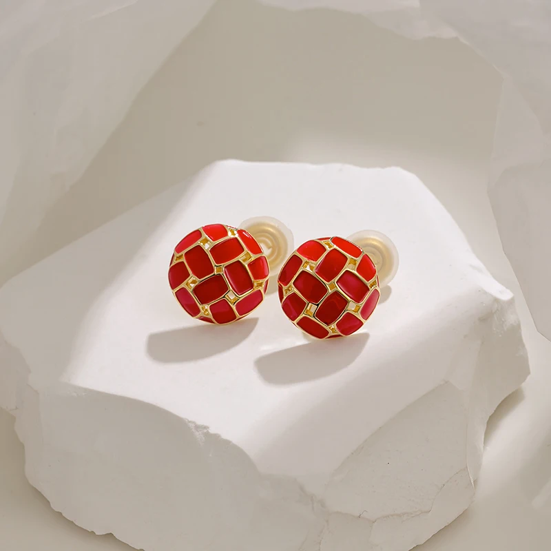 

Oil Painting French Retro Red Christmas Mosquito Coil Painless Ear Clip Female without Pierced Ears 2021 New Fashion