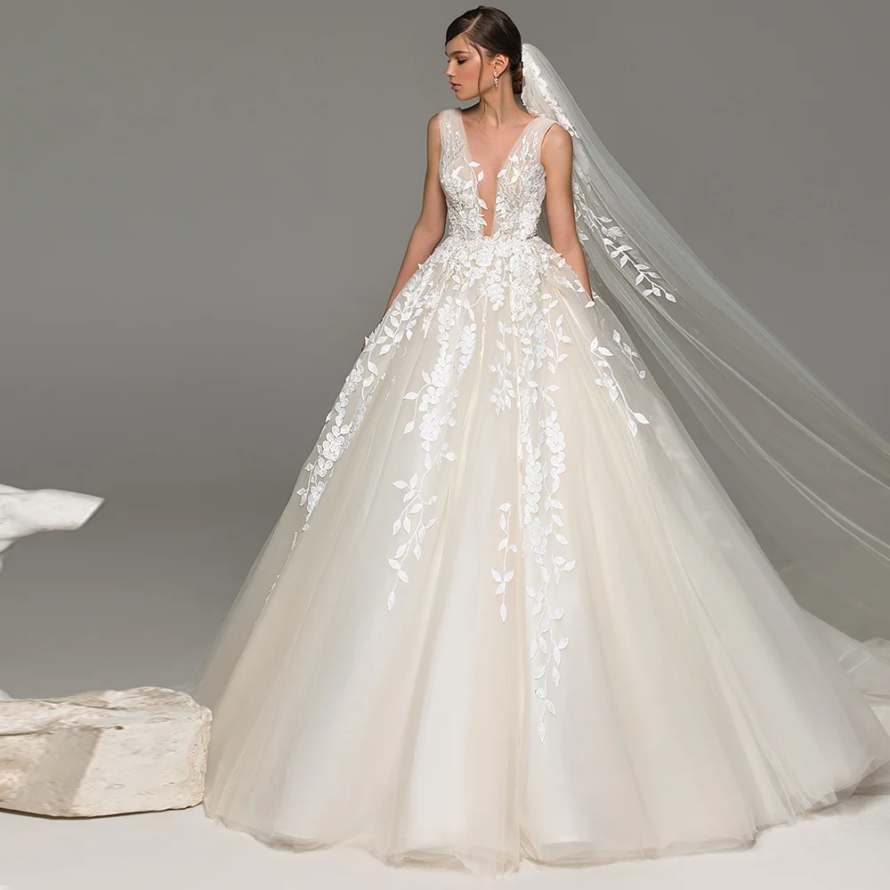 

2022 New Lace Wedding Dress Princess Champagne Ball Gown Bridal Gowns Deep V Neck Appliqued Backless Sweep Train Vestido Noiva
