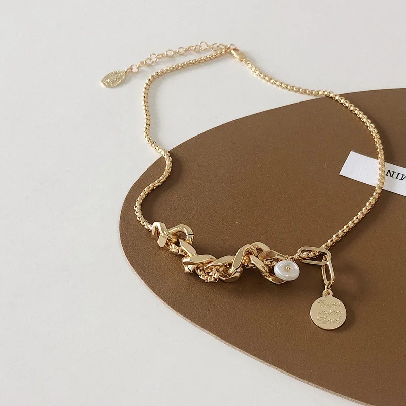 

Europe and America Fashion Pearl Necklaces Female Cold Wind Trendy Clavicle Chain Pendant Necklace Accessories Jewelry For Women