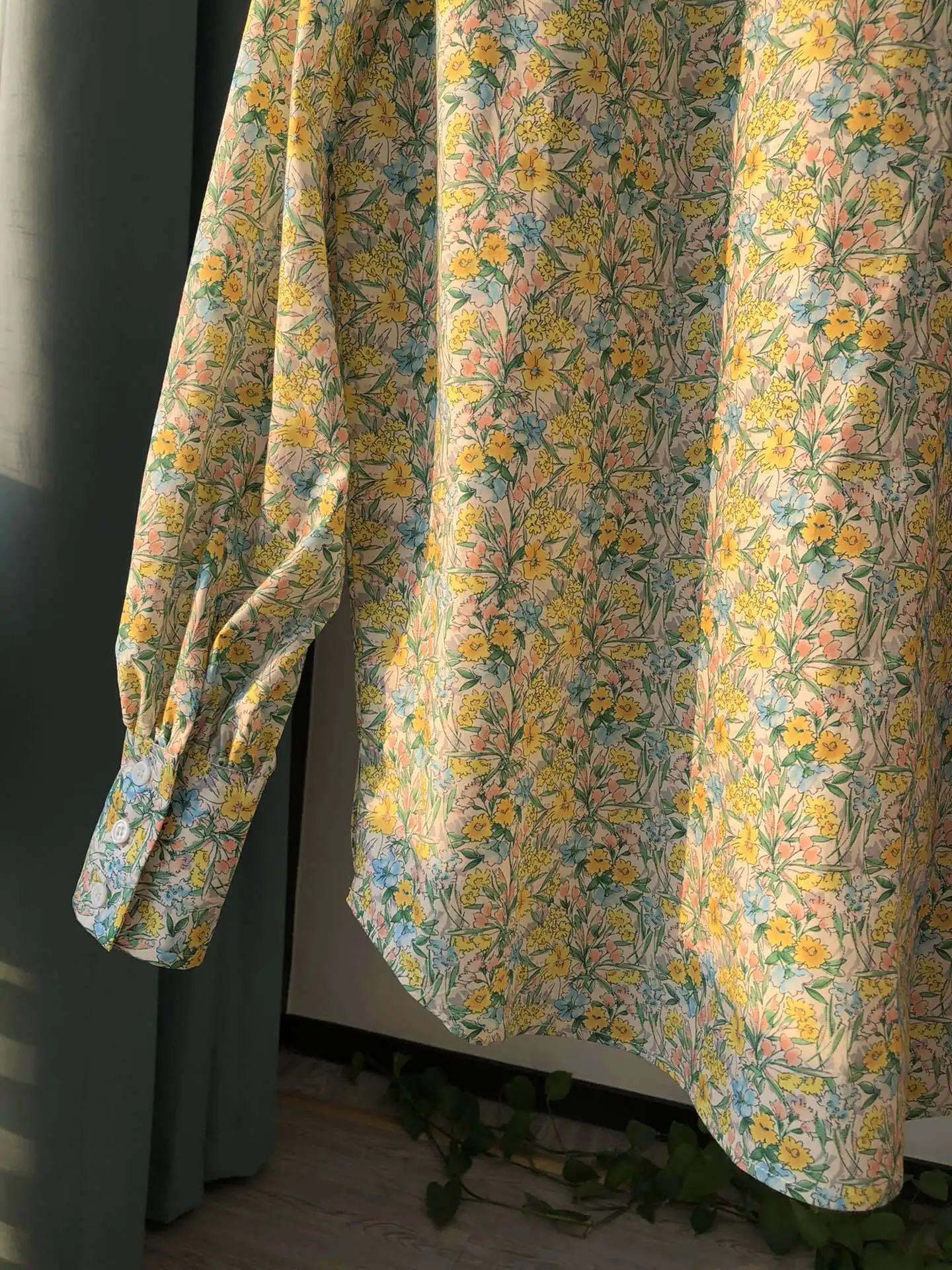 

Spring and 2021 Summer New Fashion Wild Light Yellow Floral Shirt Long-sleeved Single-breasted Cotton Shirt Women