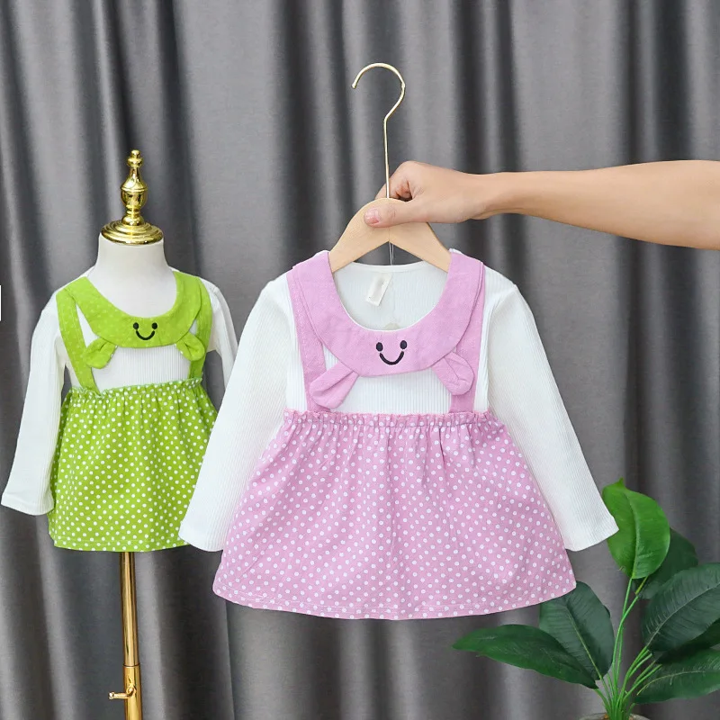 Осеннее вязаное платье для новорожденных девочек в горошек с длинными рукавами