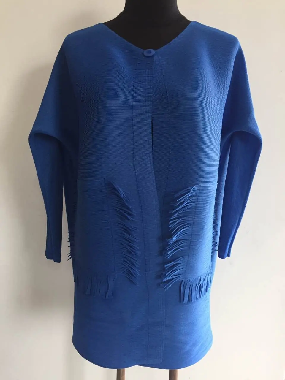 

Women's Pleated Jacket with Loose and Plus-sized Tassled Solid Color Long Sleeves MIYAKE Pleats Trench Coat