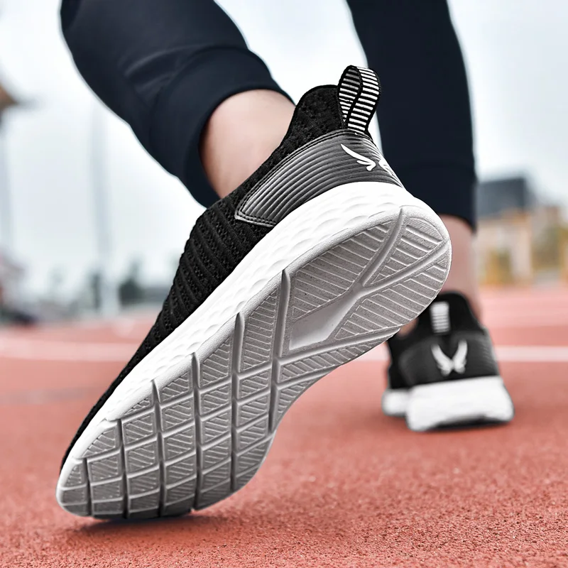 Hot Sale Light Men Running Shoes 2021 Comfortable Sport Shoes Men Trend Breathable Outdoor Walking Shoes Men Sneakers Zapatillas