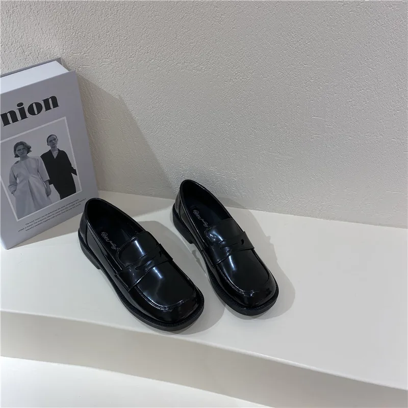 

Casual Woman Shoe Patent Leather Ballet Flats Autumn Loafers With Fur Female Footwear All-Match Square Toe Oxfords Slip-on Briti