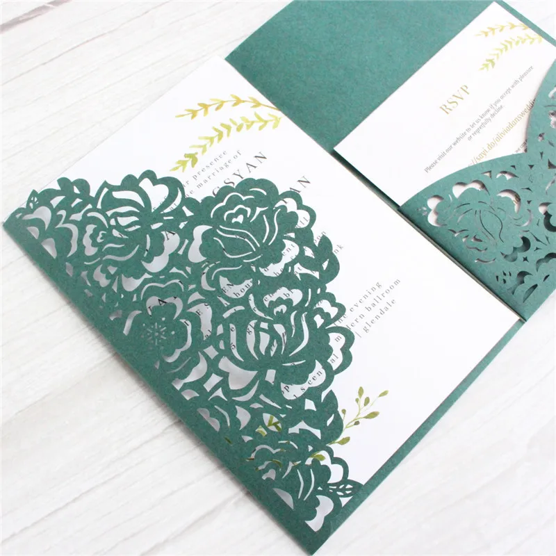 Темно зеленые розы свадебные приглашения трехскладной карман