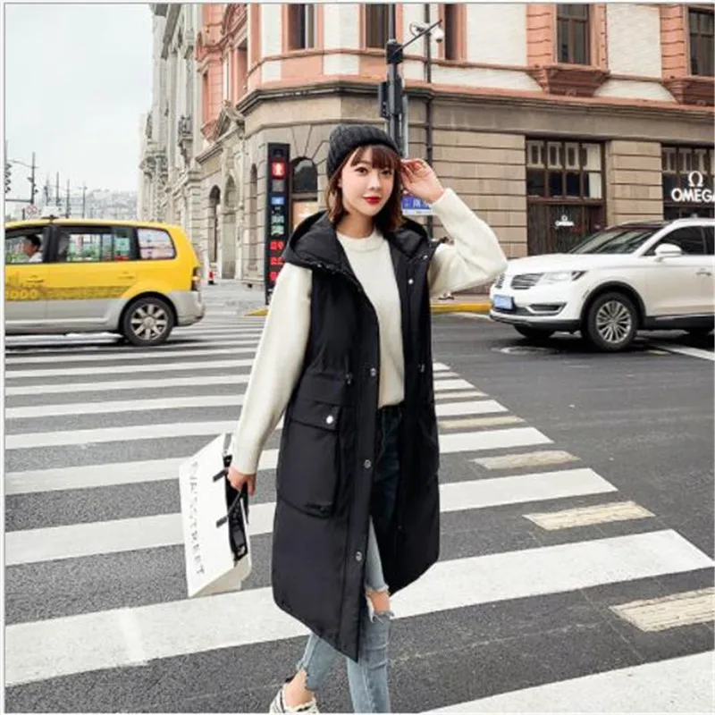 Женский пуховой жилет с большими карманами осенне зимний хлопковой подкладкой и