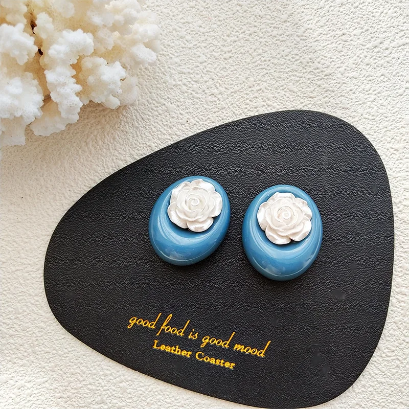 

SNCSDK 2020 Retro Rose Flower Hit Color Earrings Oval Temperament Korean Resin Ear Clip Women's Stud Earring Fashion Accessories