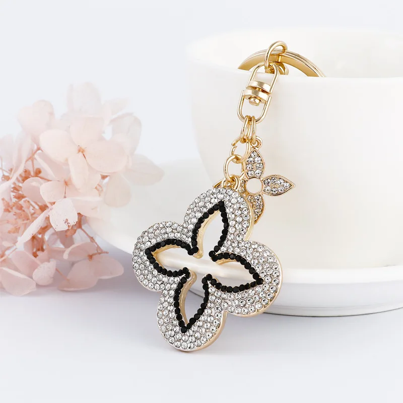 

2021 Exquisite Clover Key Chain Creative Full Rhinestone Keychain Fashion Keyring Women Bag Charm Pendant Car Key Ring Wholesale