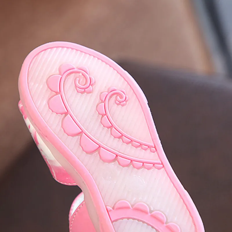 

Summer Baby Toddler LED Light Sandals Cartoon Girls Soft Bottom Shoes Non-slip Breathable Beach Sandal Princess Kids Shoes F0055
