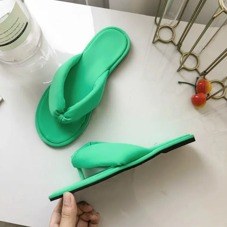 green Летние пляжные вьетнамки; женские шлепанцы; женские сандалии на плоской подошве; уличная пляжная женская обувь с широкими носками; коллекция года; яркие хлопковые тапочки - Цвет: green
