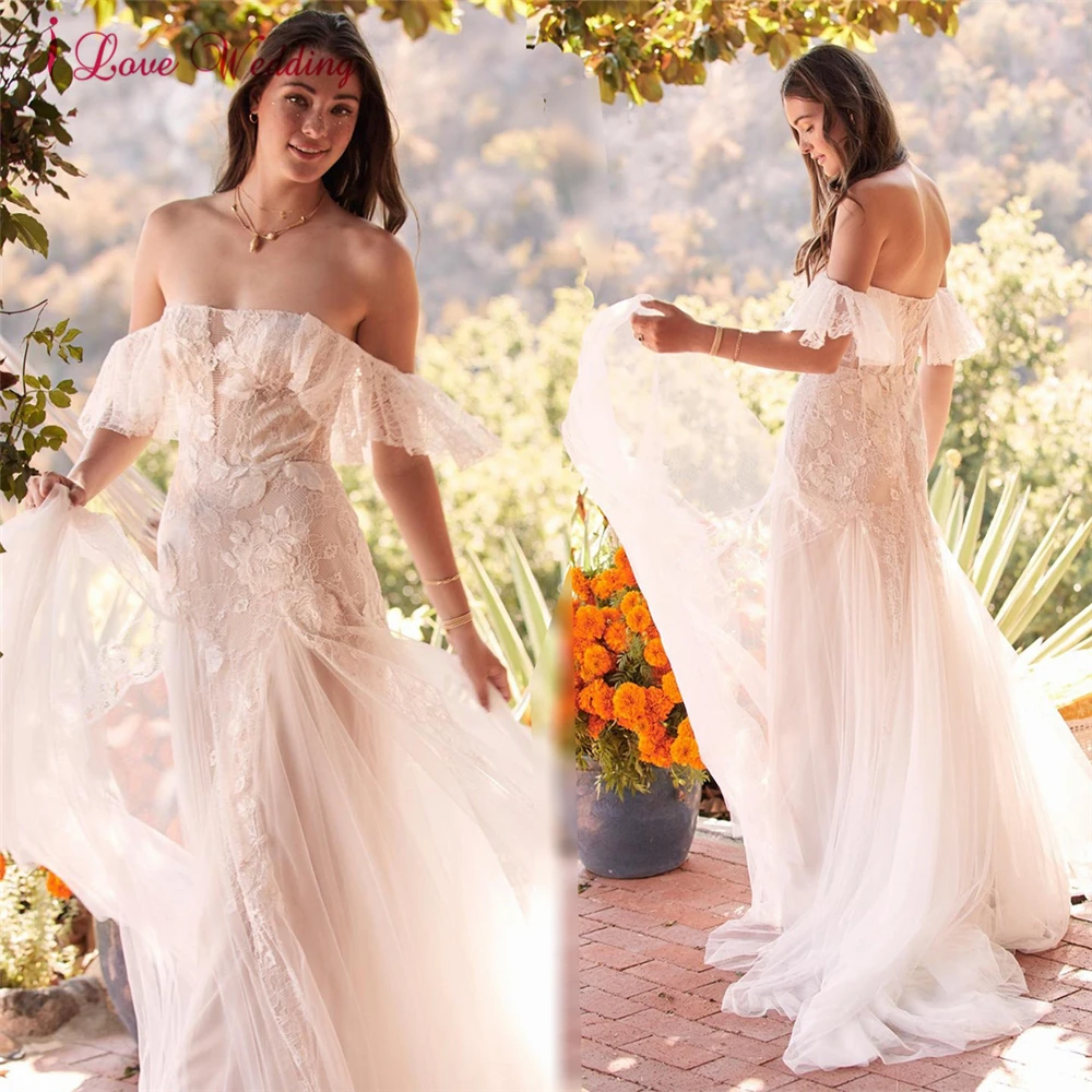 

Pretty Off the Shoulder Strapless Wedding Dress Lace Appliques A-line Dreamy Bridal Wedding Gowns 2021