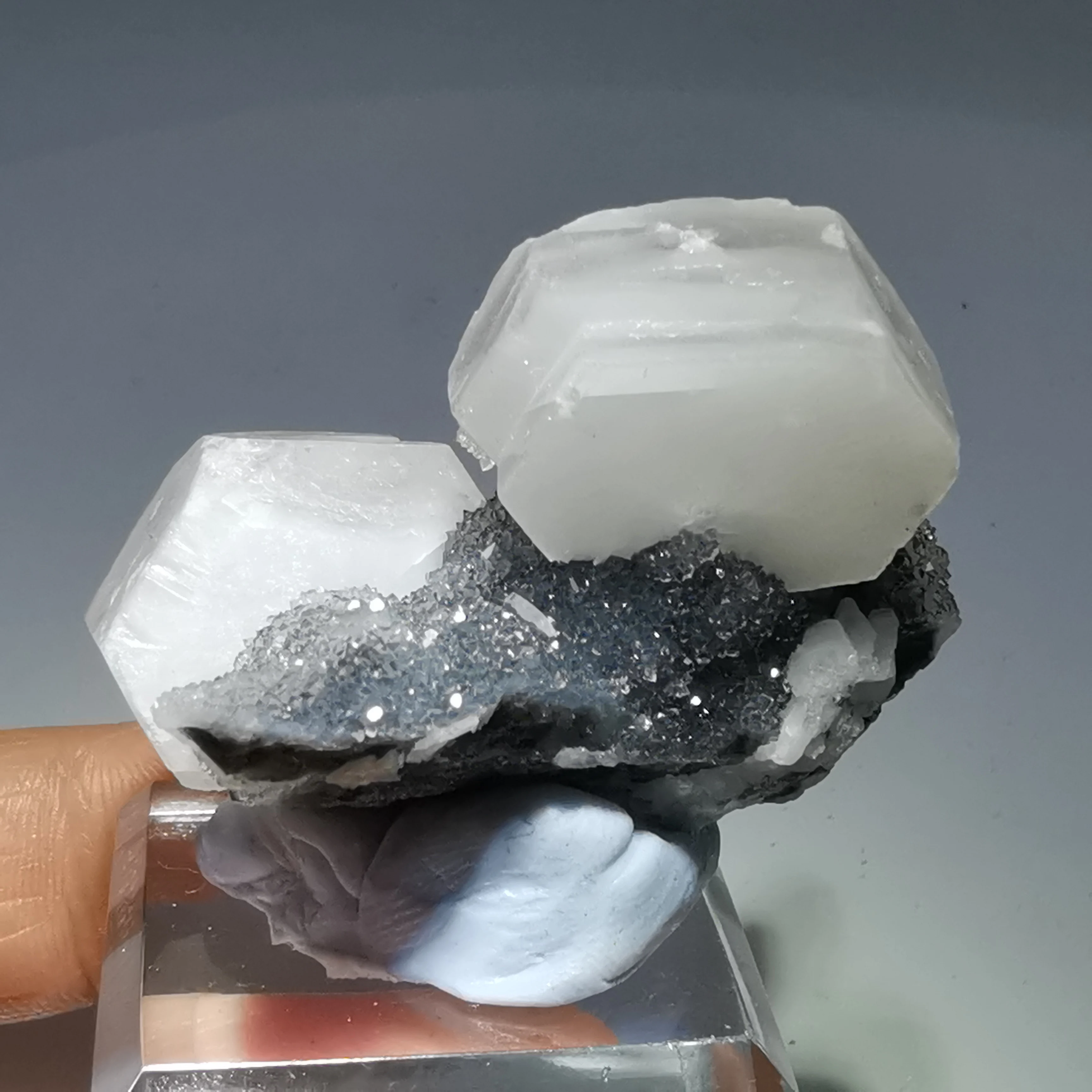 

24.9gNatural rare hexagonal button calcite crystal mineral specimen healing energy stone home decoration CRYSTAL QUARTZ GEM