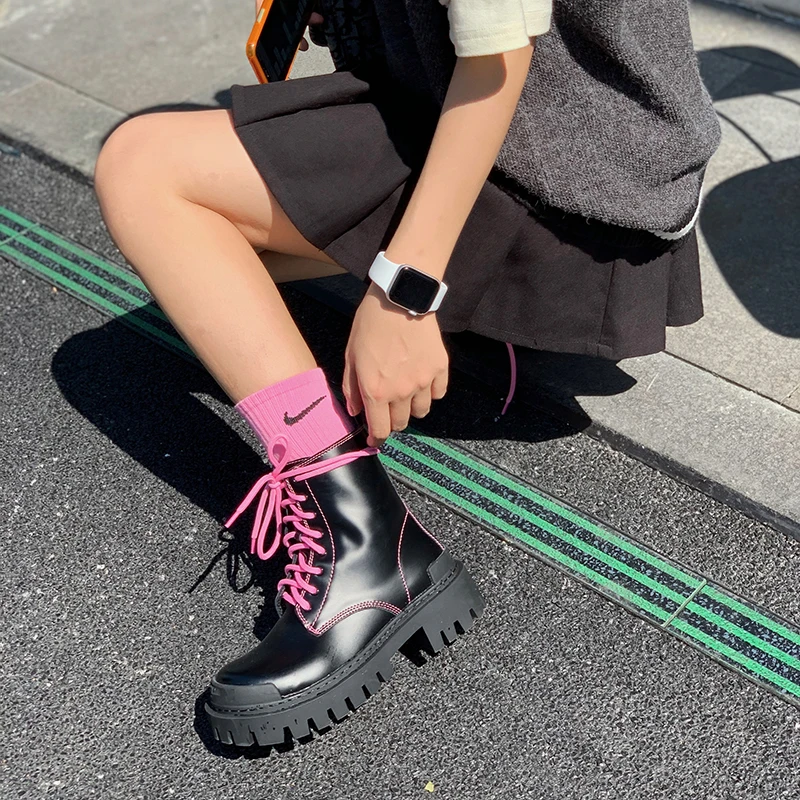 

2021 New Fashion 8 Eye Martin Boots Women's Leather Black Boots Pink Lace Up Ankle Boots English Style Winter Platform Shoes