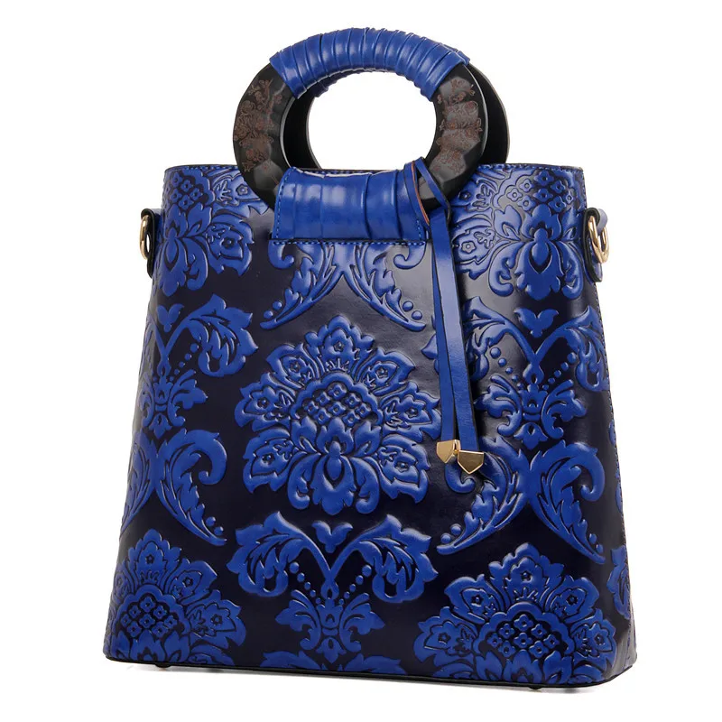 New style retro embossed logs handbag with one shoulder slanting span and large capacity tidal current bag | Багаж и сумки