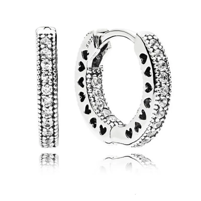 В Серебряные серьги постановления 925 предназначены для увлекательного Сердце