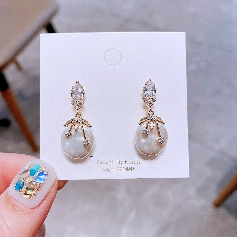 

Vintage Baroque Style Imitation Pearl Earrings Gold Color Cubic Zircon Crystal Dangle Earrings for Women
