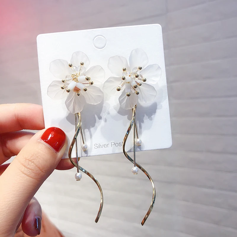 

Dream style acrylic White Earrings 2020 new fashion women's Pendant Earrings