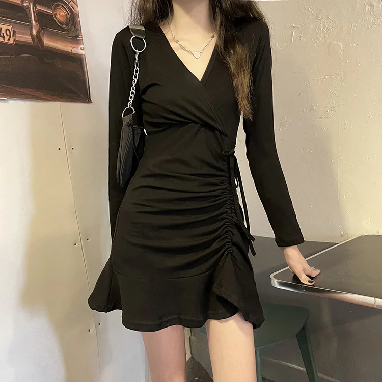 

Black Slim-Fit Pleated V-neck Dress for Women Autumn and Winter 2021 New High Waist Style ShortNuyoah