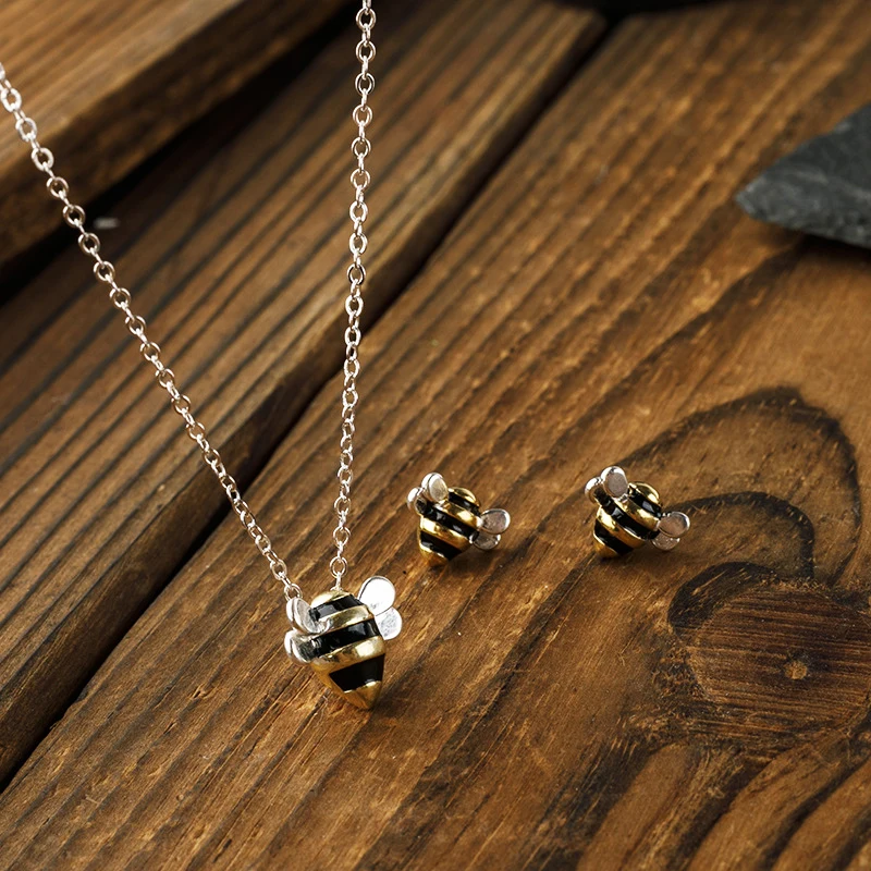 

New Popular Design Cute Little Bee Pendant Jewelry Set for Women Enamel Dripping Oil Jewelry S925 Needle Stud Birthday Party