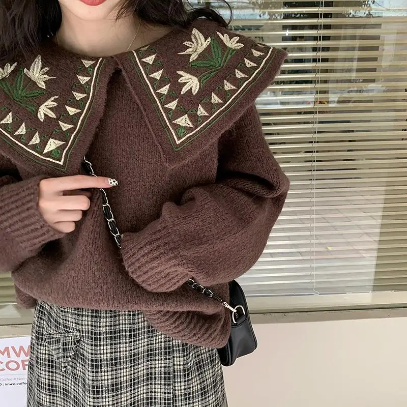 

2021 Autumn and Winter New Heavy Industry Embroidery Doll Collar Sweater Women Thick Loose Sweet Lapel Coat