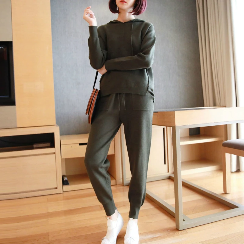 Женский трикотажный комплект из 2 предметов однотонный черный осенний |