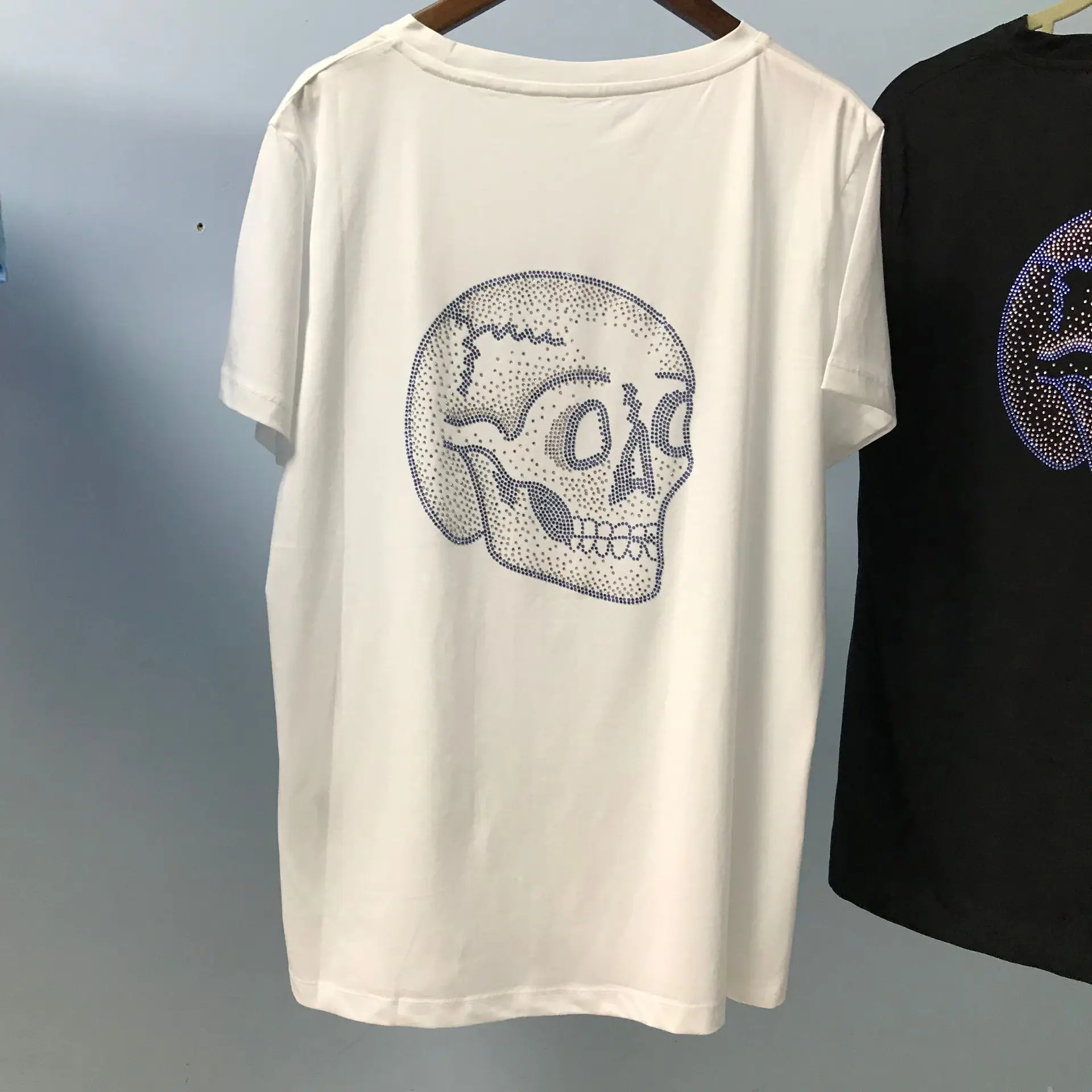 Женская летняя футболка новинка хлопковая с коротким рукавом на спине/белая и