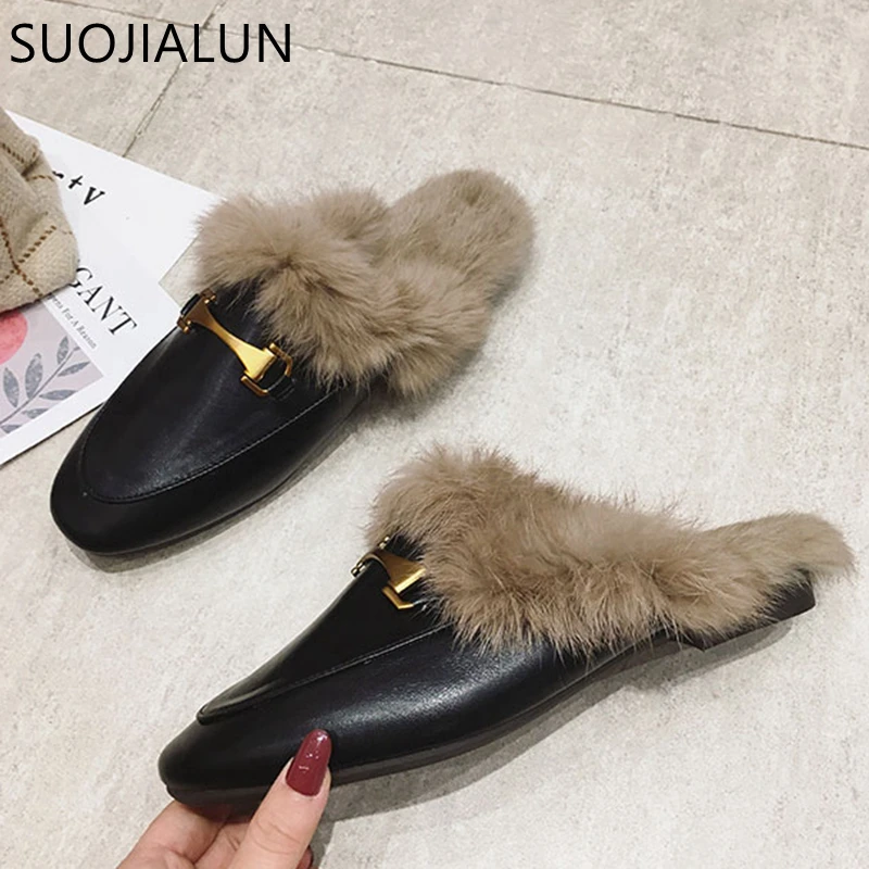 SUOJIALUN/женские шлепанцы на плоской подошве; шлепанцы без застежки; брендовые дизайнерские туфли; коллекция года; модные роскошные шлепанцы с Т-образным ремешком и заклепками; Лоферы без задника