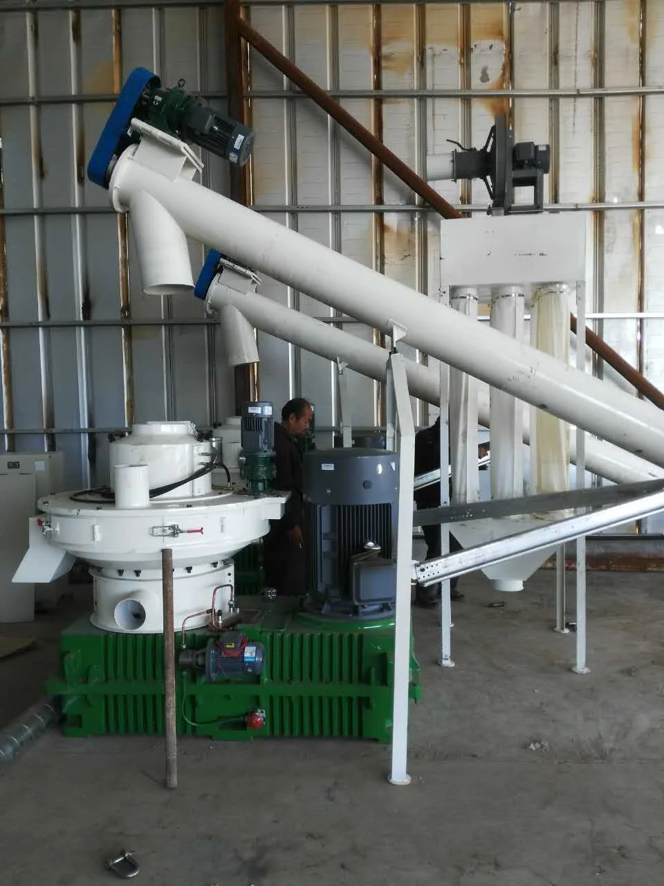 Высокоэффективное оборудование для изготовления древесных гранул установка