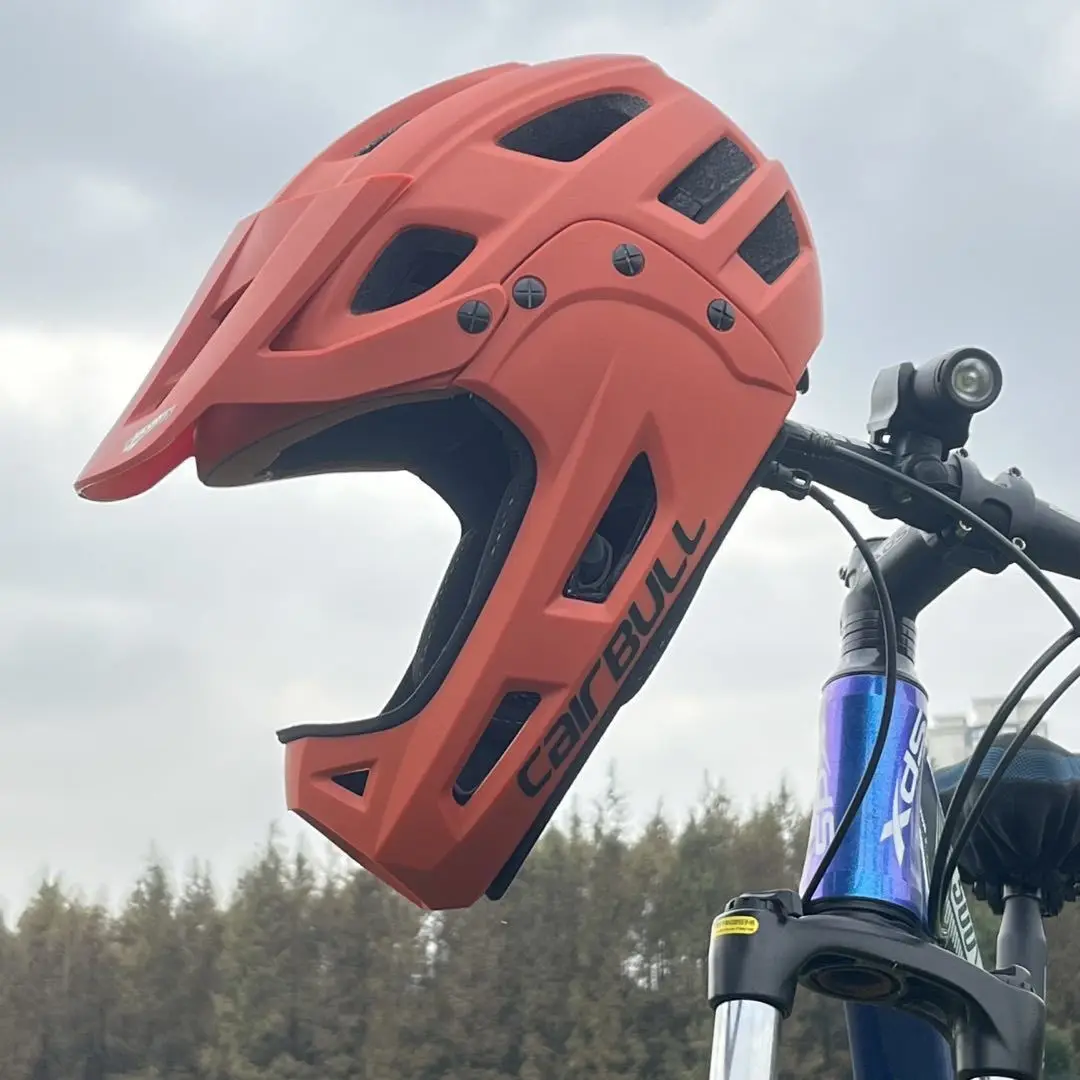 Велосипедный шлем на все лицо защитный горный с солнцезащитным козырьком и