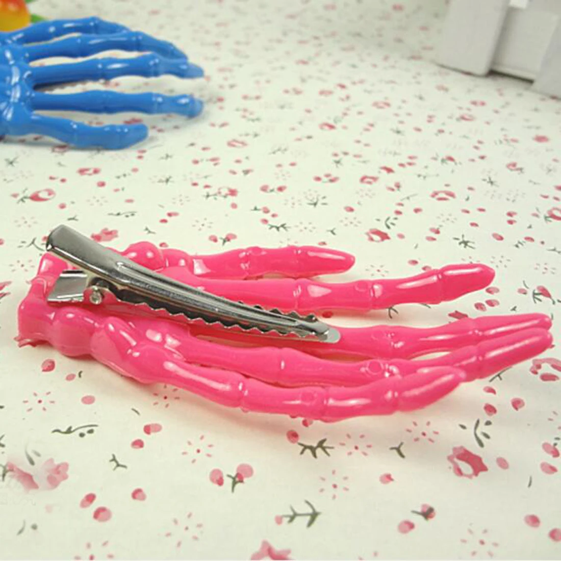 

Harajuku Skull Skeleton Hand Hair Clip New Design Bone Claw Hairpin Halloween Party Fashion Creative Hair Accessories New Hot