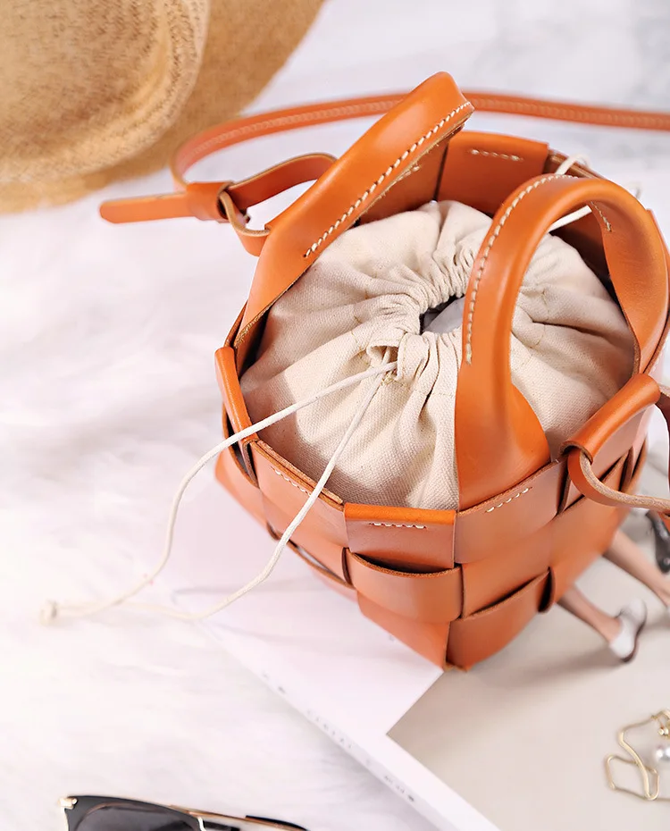 

2021 new leather ladies messenger bag head layer cowhide art niche woven shoulder bag vegetable basket tanned leather bucket bag