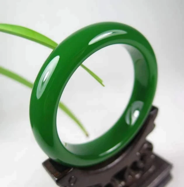 

A Xinjiang Hetian Jade And Bracelet Green Oblate Jasper
