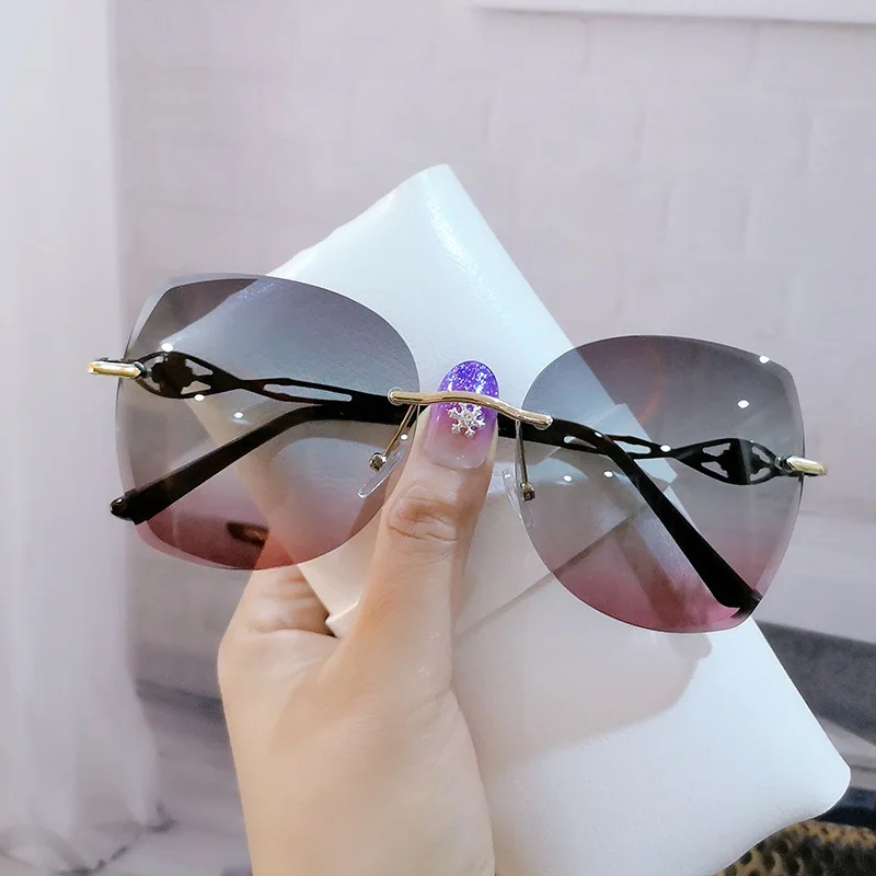 

Новые солнцезащитные очки с градиентом, женские солнцезащитные очки без оправы с обрезанными краями, большая оправа, чехол для лица, женски...