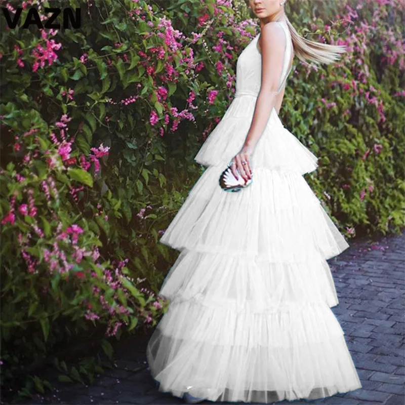 Женское длинное Бандажное платье VAZN белое вечерние легающее в английском стиле