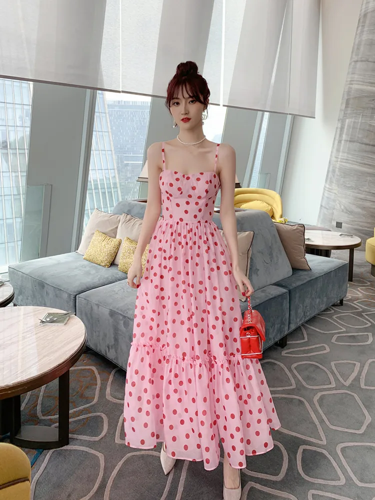 Женское летнее розовое платье макси длинное в горошек на бретелях-спагетти |