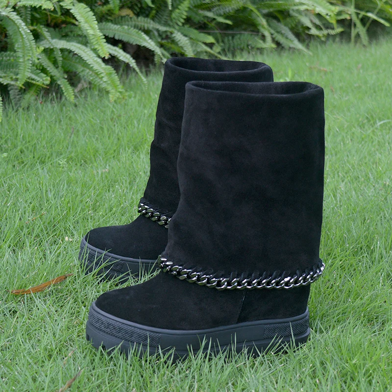 Женские ботинки с цепочкой на танкетке