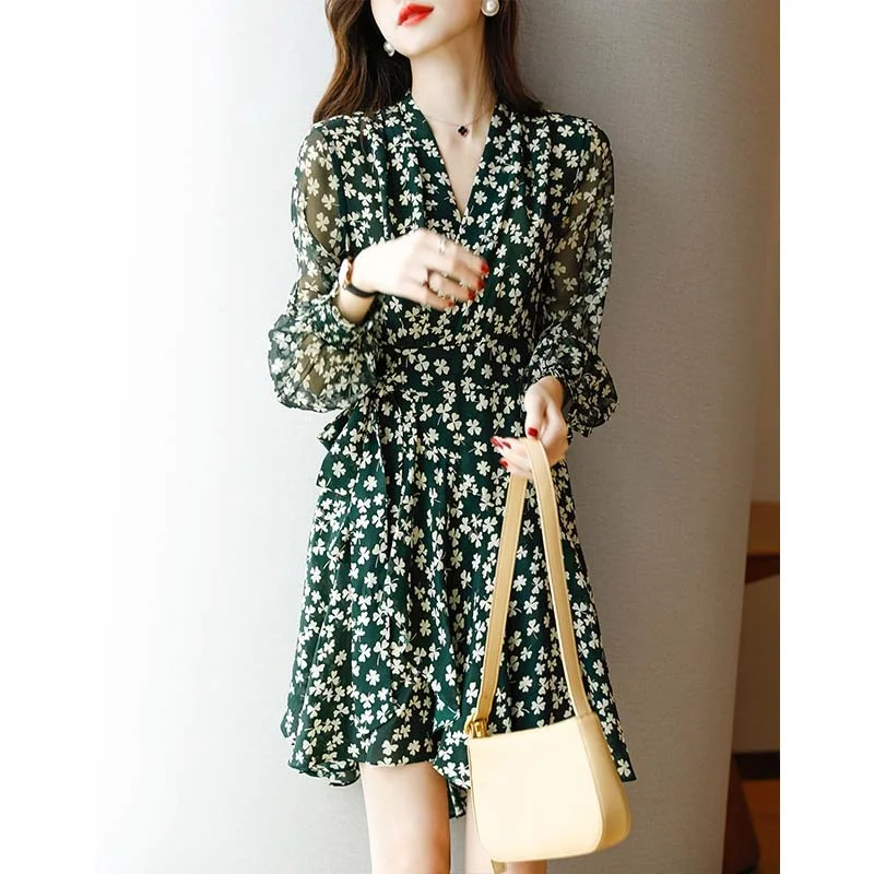 

French light luxury small fresh popular silk dress 2021 autumn new V-neck floral print dress