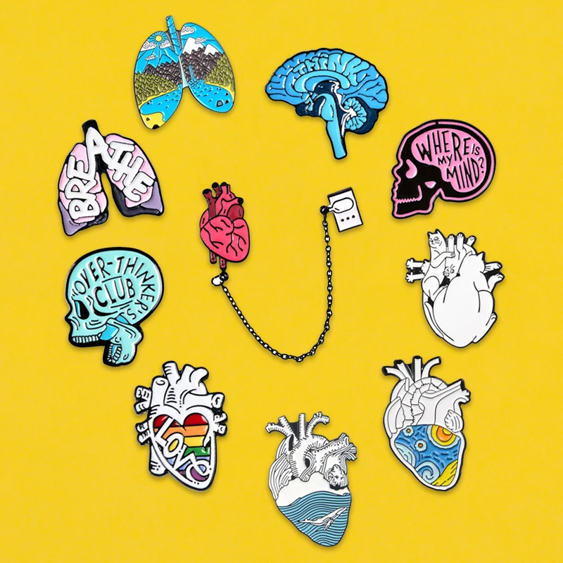 Эмалевая брошь на булавке в виде радужного сердца мозга печени легких органов