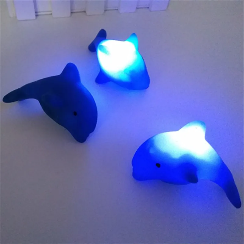 1 шт бутылка с водой младенца Мигает Плавающий дельфинами Детские автоматический