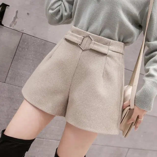 

Women 2021 Autumn Winter New High Waist Woolen Shorts Female Loose Wide Legs Shorts Ladies A-line Solid Color Boots Shorts D556