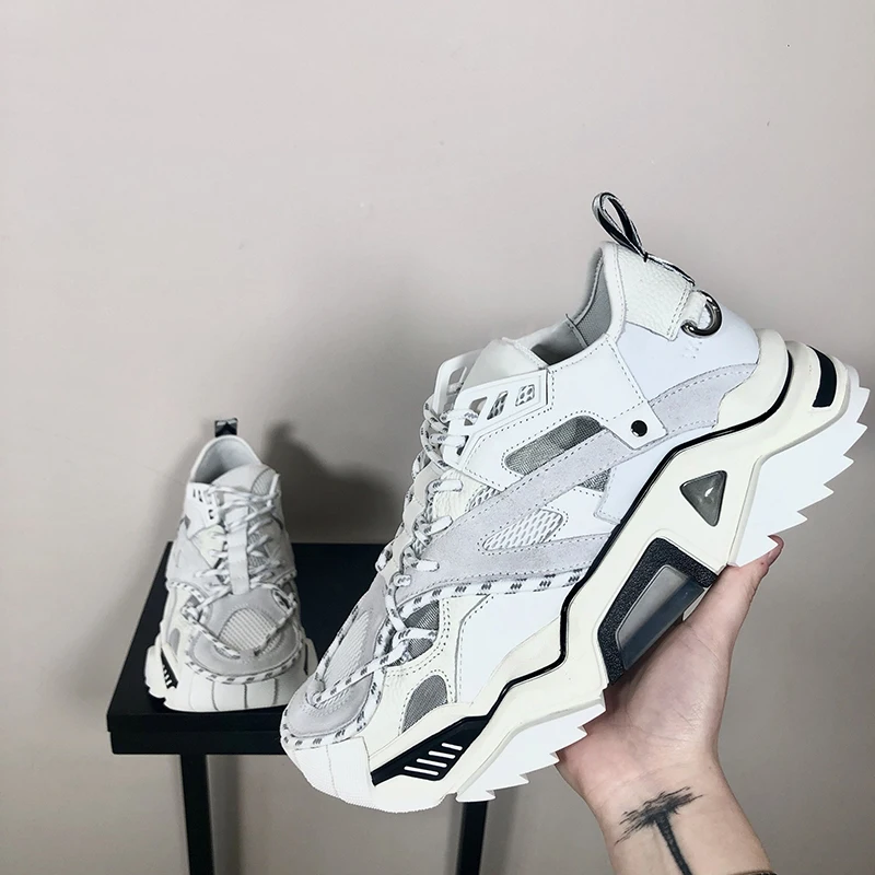 Женские кроссовки со шнуровкой удобные модельные спортивные лоскутные дышащие