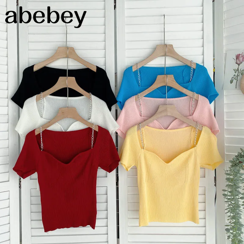 

Женская трикотажная блузка с коротким рукавом и V-образным вырезом